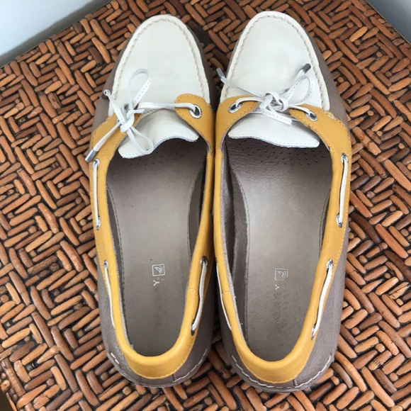 Sperry Topsider in size 8.5 - Picture 2 of 10
